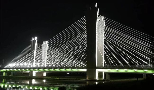郑东新区北三环跨东运河大桥亮星空(中国)夜景.jpg